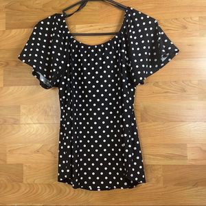 Monteau Small V-neck Short Sleeve Black Front Buttonup Top with White Po…